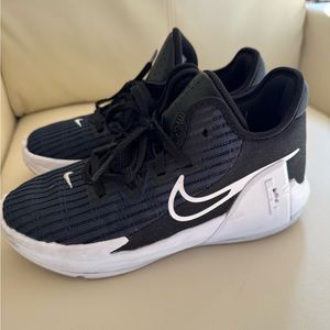 Nike LeBron Witness VI kids size 3